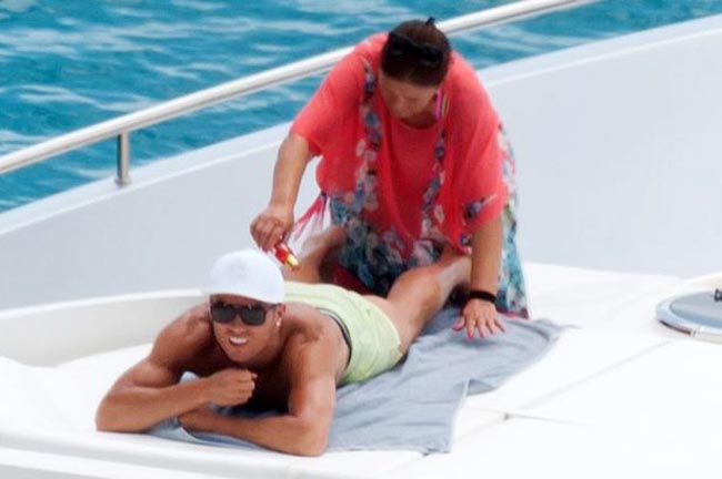 Cristiano-Ronaldo-and-his-mother-Maria-Dolores-dos-Santos-Aveiro