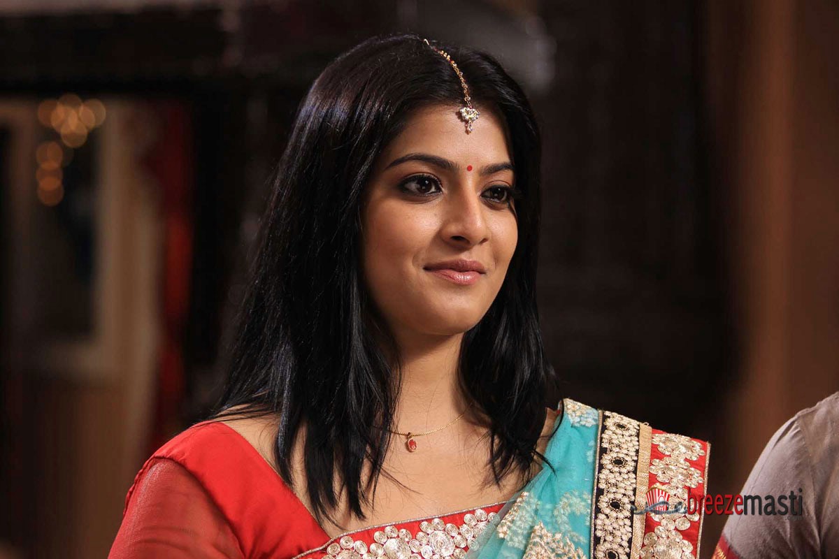 tamil_actress_varalakshmi_sarathkumar_stills_3