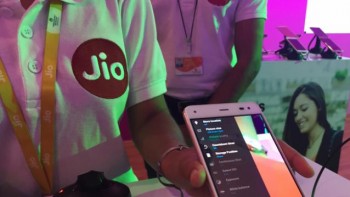 Reliance-Jio-Lyf-smartphone-Reuters-720-624x351.png