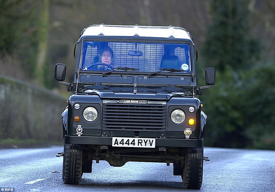 3FCA518900000578-4482768-Keen_driver_The_Queen_driving_herself_in_a_Land_Rover_in_January-a-14_1494191883109