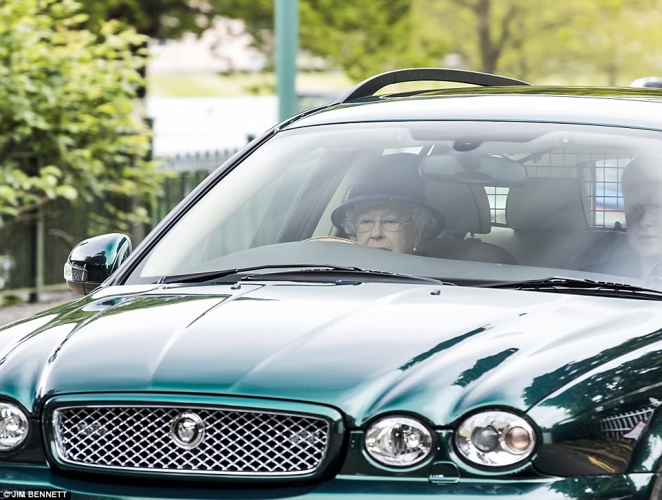 400B346100000578-4482768-Queen_Elizabeth_II_a_keen_driver_was_photographed_driving_back_f-a-18_1494191883502